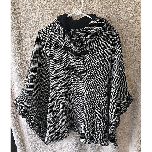 Forever 21 Hooded Poncho Sweater Women Size S/M Black/Tan Chevron Toggle Buttons - Picture 1 of 12